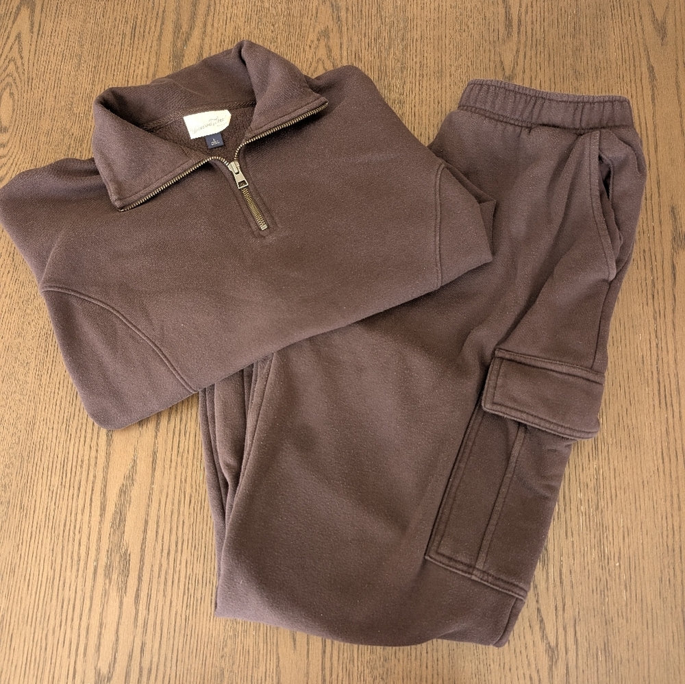 Universal Thread Women's Joggers & Sweater Set